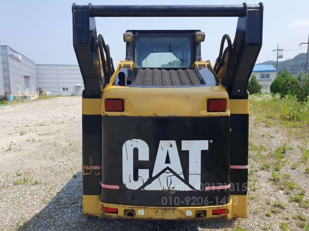  Skid steer loader 262B  운전석