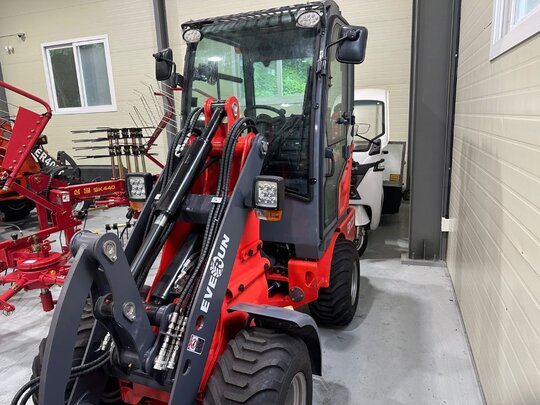  로더 ER1220 앞좌측면