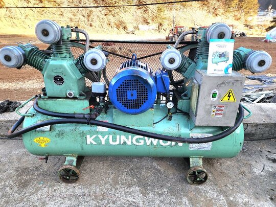  경원  왕복동형 무급유식  콤프레샤15hp 경원 왕복동형 무급유식 콤프레샤15hp  앞좌측면