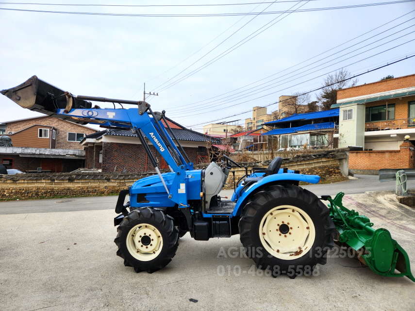 LS Tractor U55 (55hp) 측면