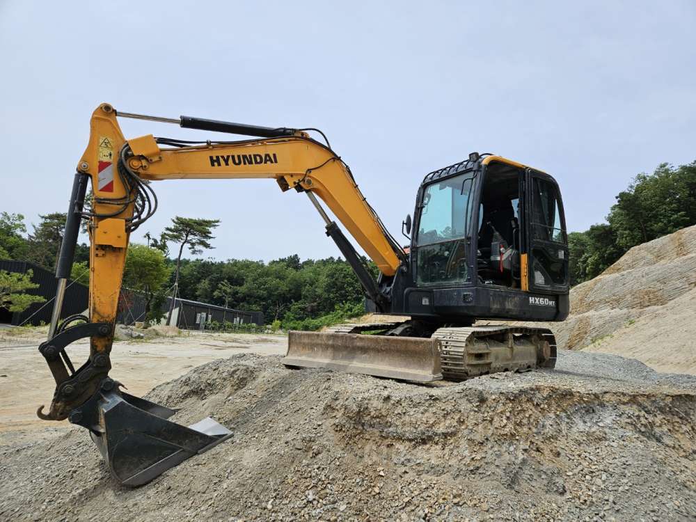 Hyundai Excavator HX60MT  측면