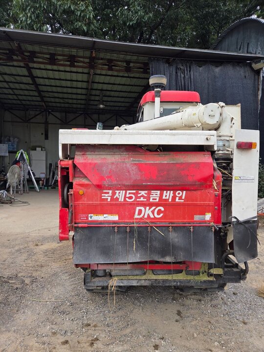 국제 콤바인 DKC865 (5조식) 앞좌측면