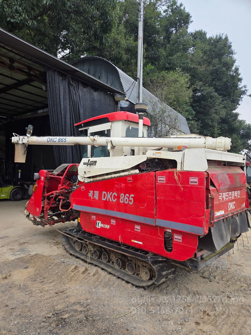 국제 콤바인 DKC865 (5조식) 뒤우측면