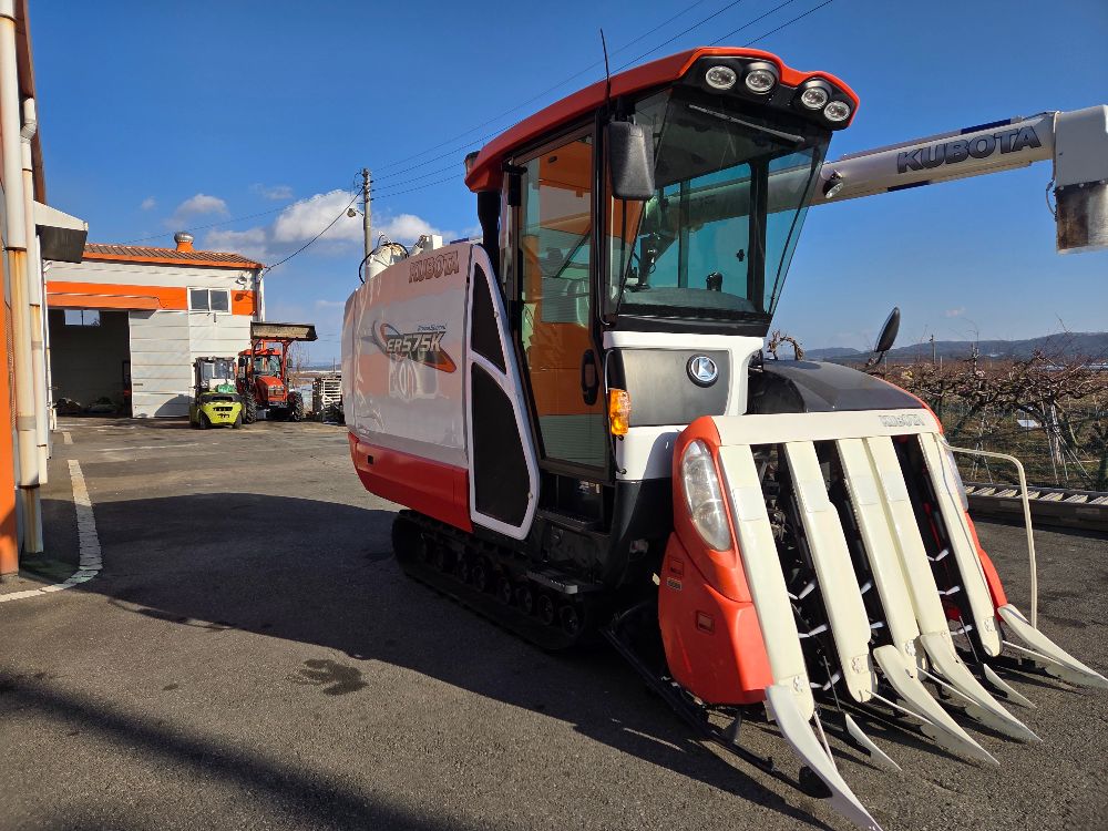 구보다 콤바인 ER575K (5조식) 뒤우측면