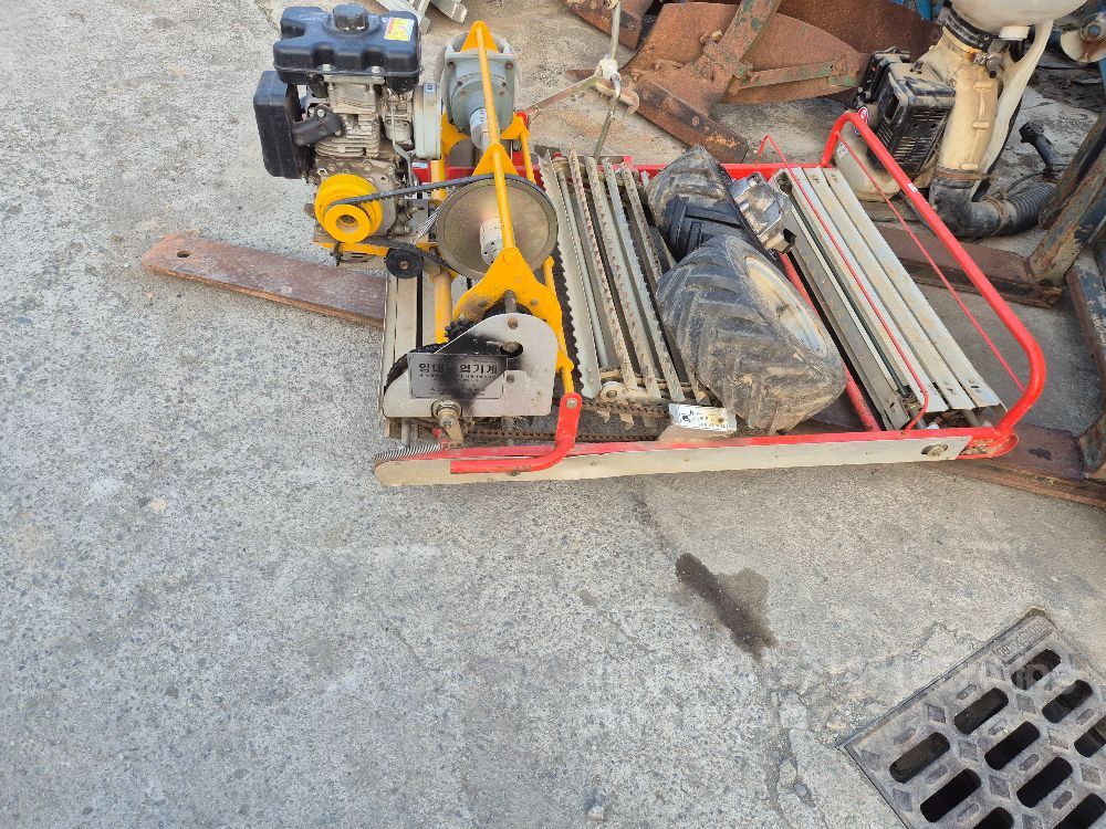  파종기 묘삼엔진식 뒤우측면