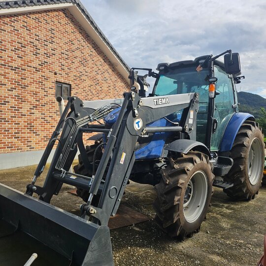 TYM 트랙터 TJV985 (101마력) 앞좌측면