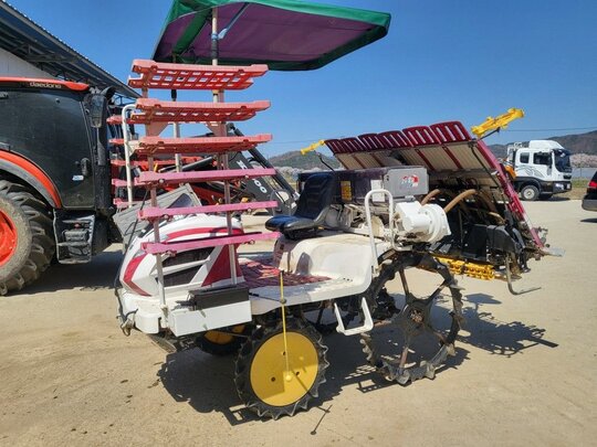Yanmar Rice transplanter YR6DZ-F (6Rows) 앞좌측면