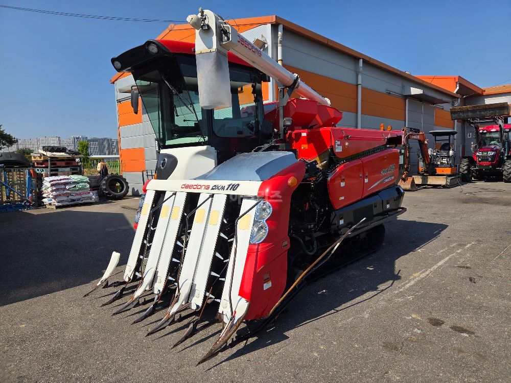 Daedong Combine Harvester DXM110 (6Rows) 뒤우측면