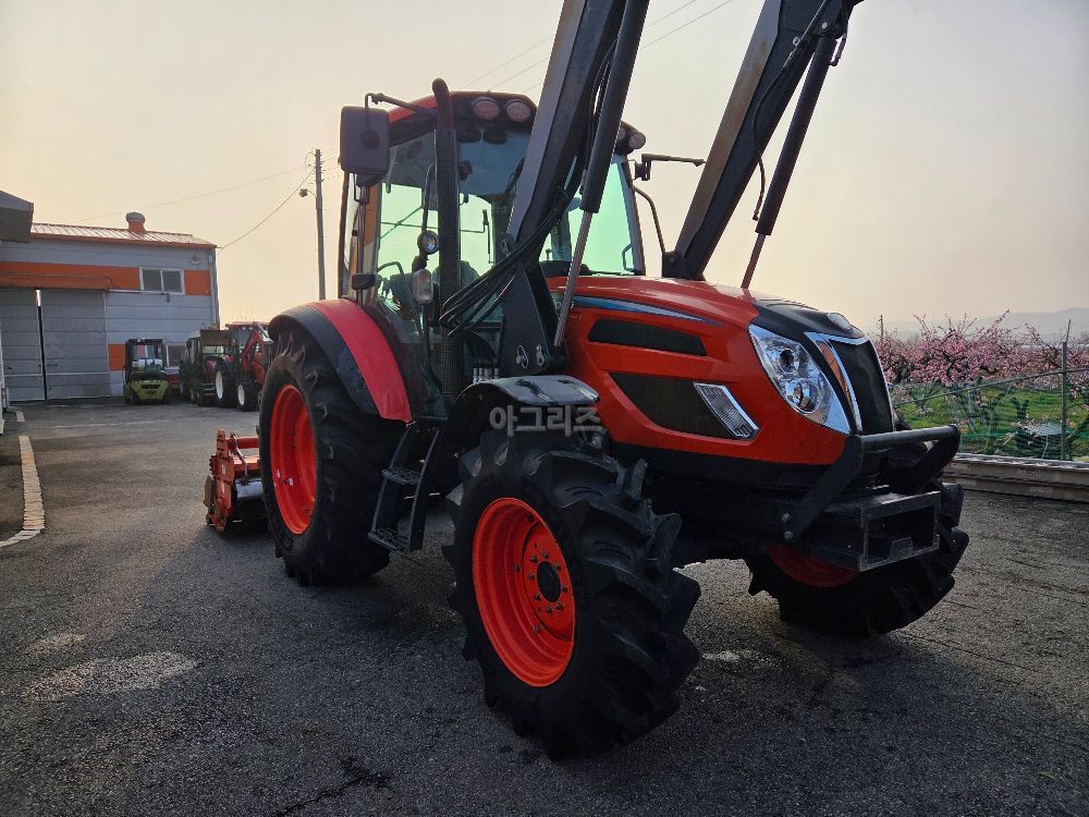 대동 트랙터 PX1150PSC (110마력) 뒤우측면