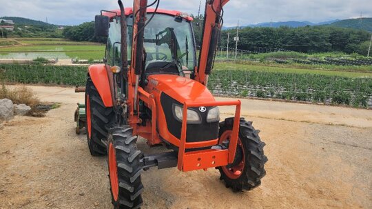 Kubota Tractor M7040 (74hp)