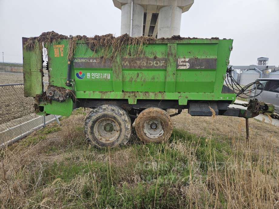  퇴비살포기 퇴비살포기