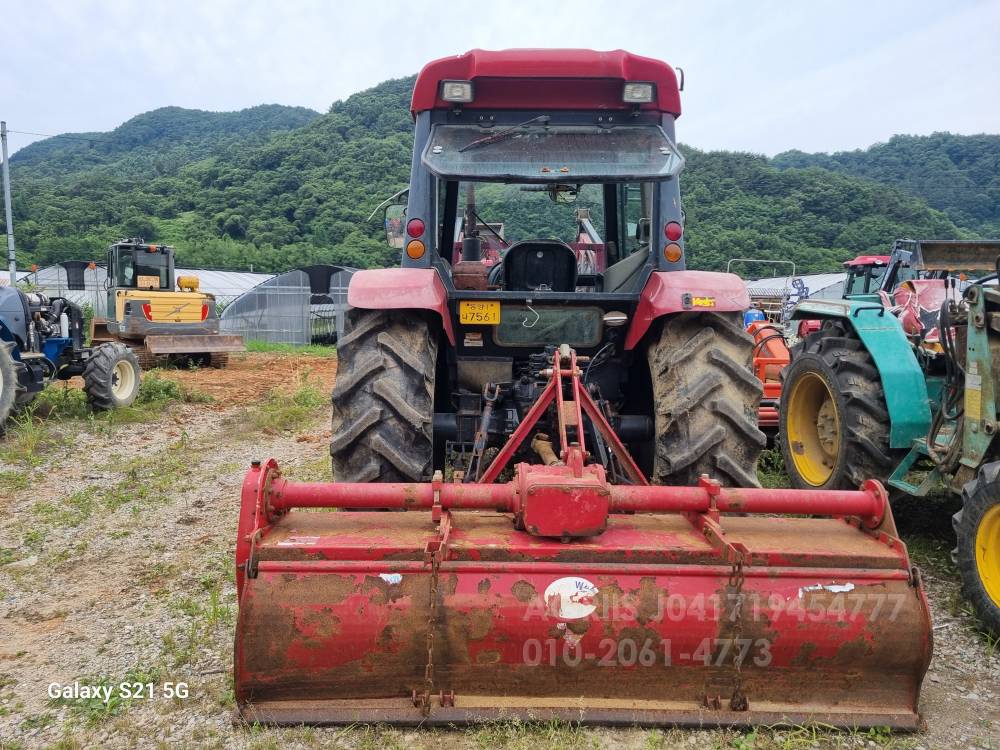 TYM 트랙터 T720 (72마력) 측면