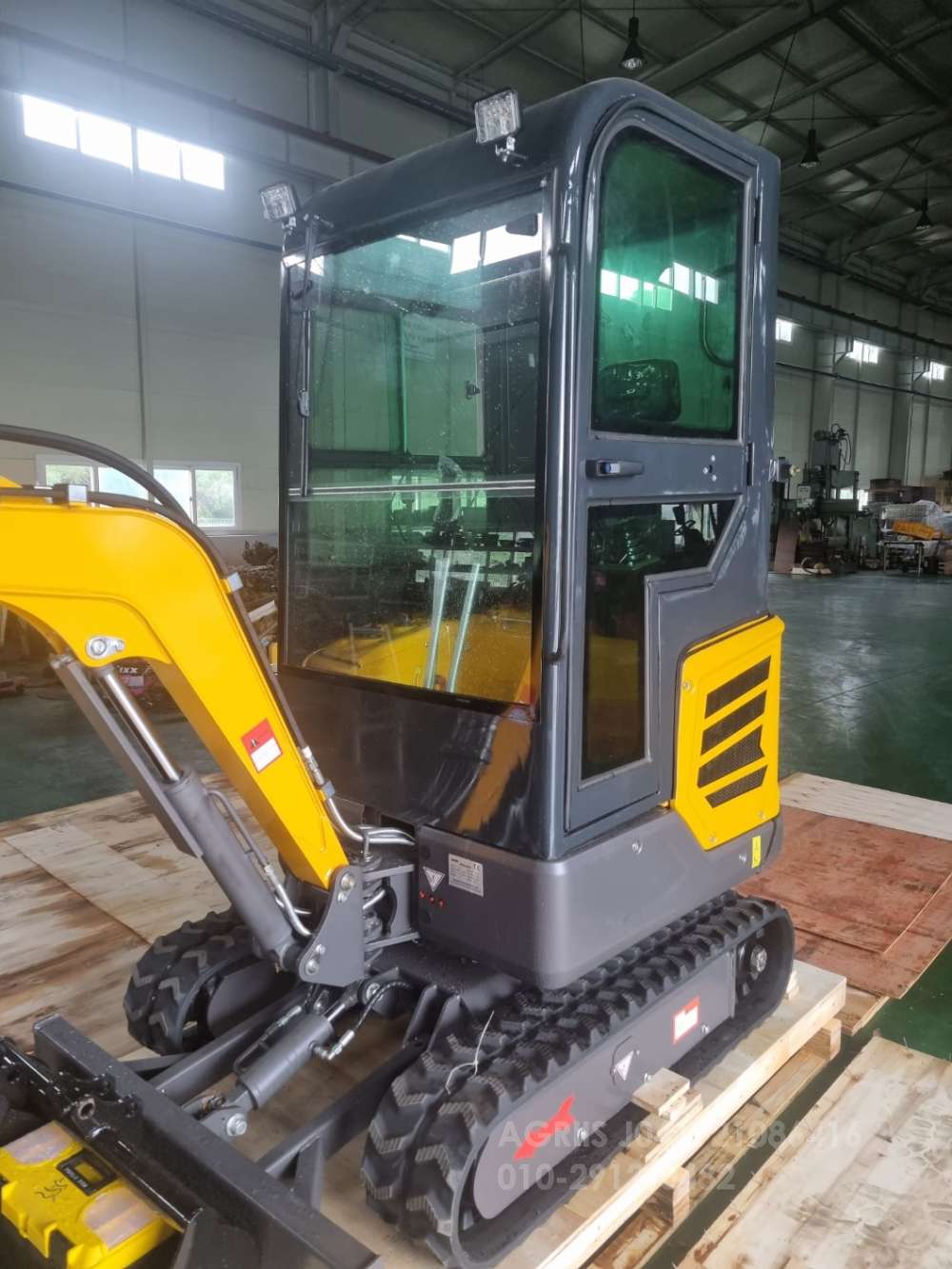  Excavator 미니굴삭기018케빈형  측면