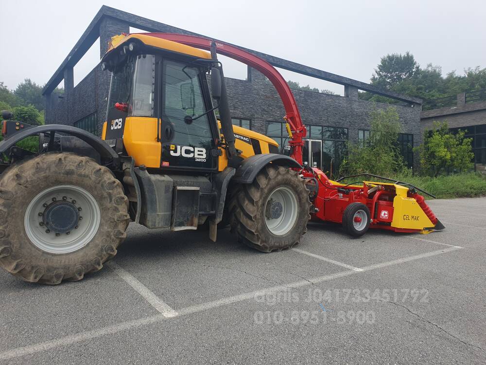 jcb영국 트랙터 jcb3200  200마력 뒤우측면