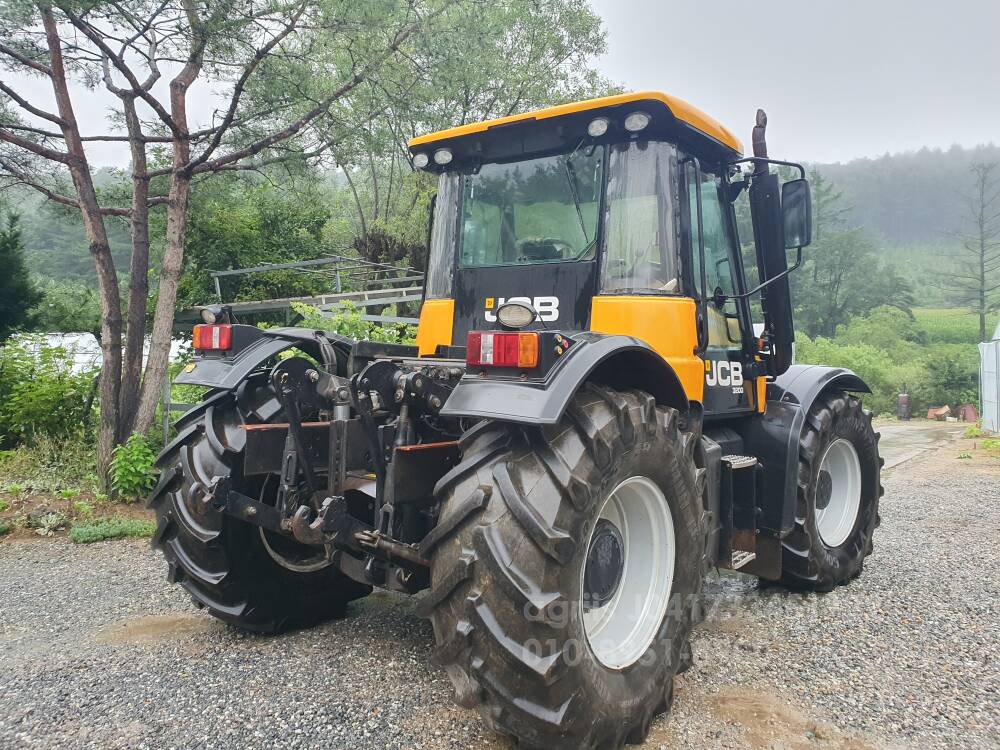 jcb영국 트랙터 jcb3200  200마력 측면