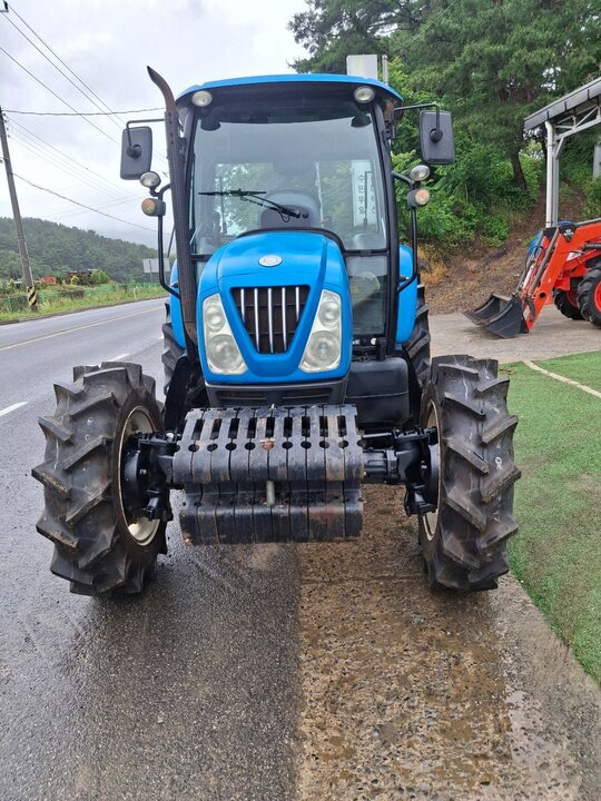 LS Tractor P7165 (72hp)