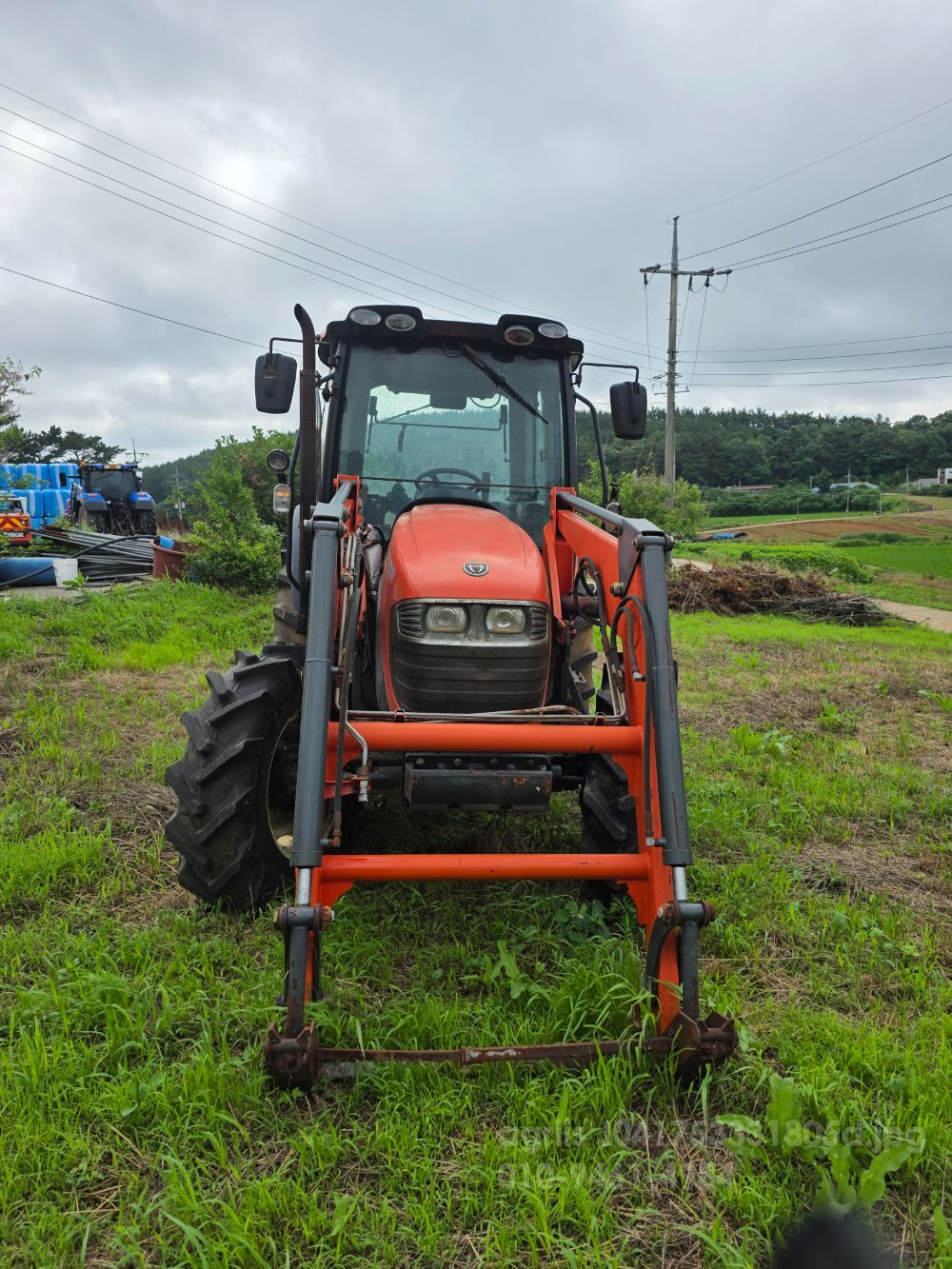 대동 트랙터  뒤우측면