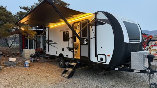 Palomini by Palo 카라반 Palomini by Palomino 앞좌측면