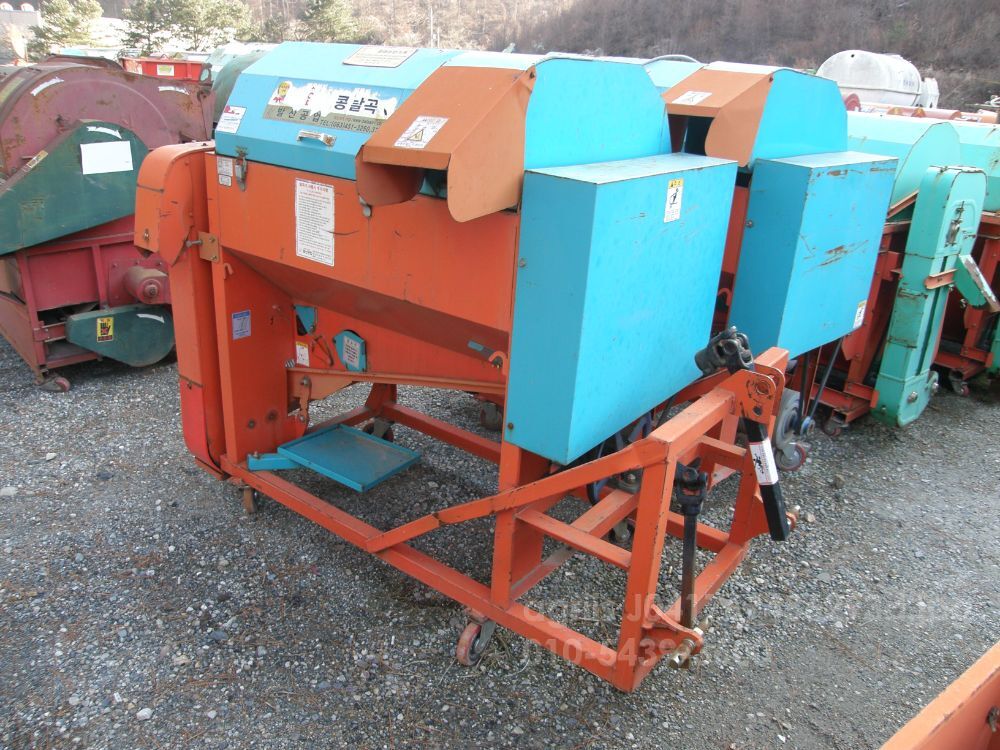 발산트렉터용 탈곡기 쪼인트있음 발산트렉터용 탈곡기 쪼인트있음 발산트렉터용 탈곡기 쪼인트있음 뒤우측면