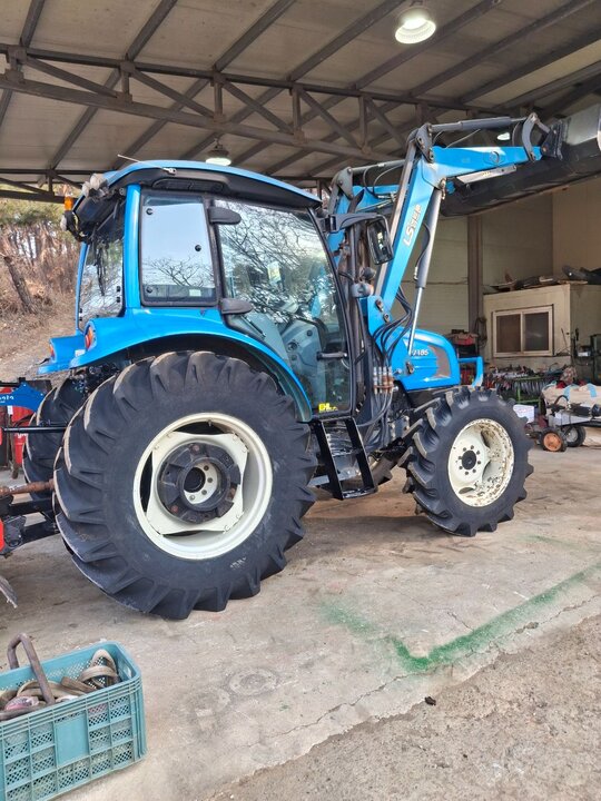 LS Tractor P7185 (88hp)