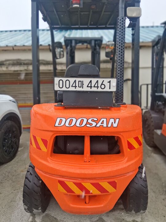 두산 지게차 20-7 (2톤) 앞좌측면