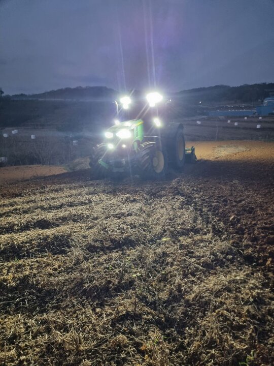 존디어 트랙터 7230R (230마력) 앞좌측면