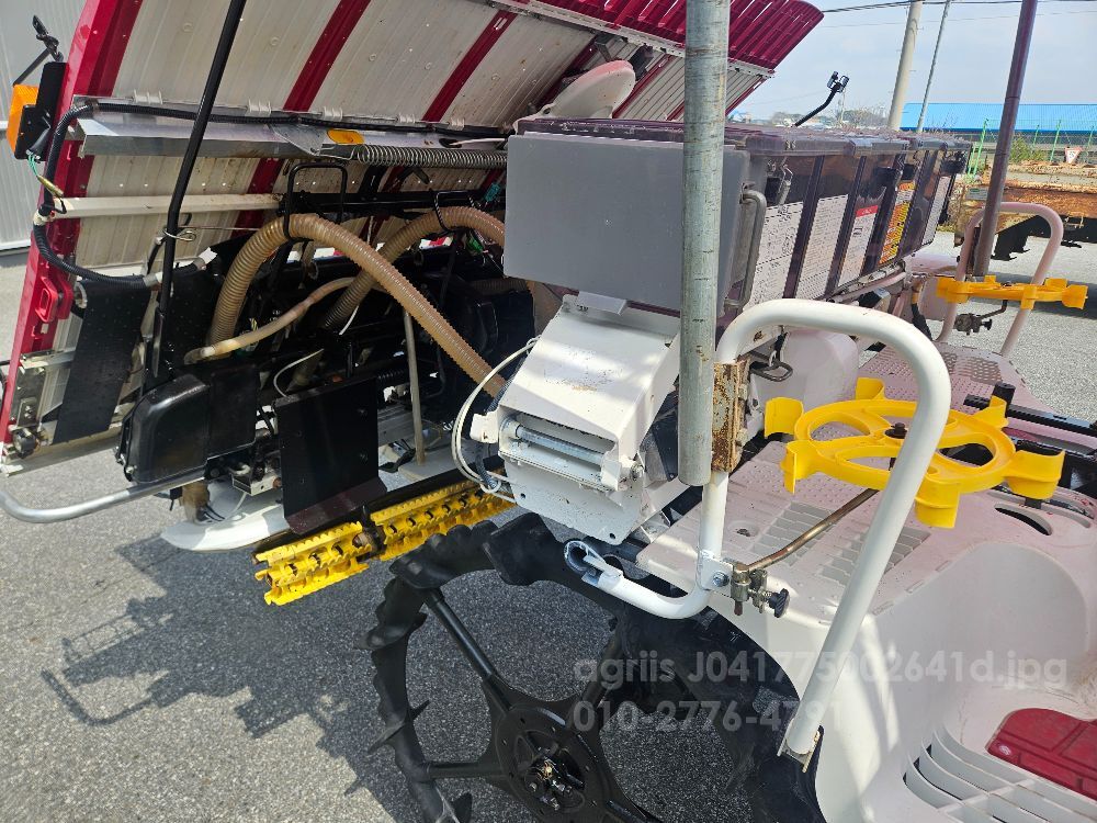 Yanmar Rice transplanter YR6DZ-F (6Rows) 뒤우측면