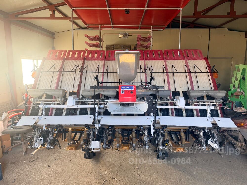 얀마 이앙기 YR8D (8조식) 뒤우측면