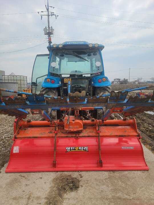 LS Tractor P7175 (80hp)