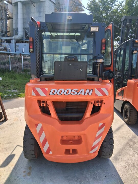 Doosan Forklift (3.5톤)  앞좌측면