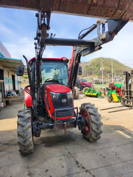 국제 트랙터 LUXEN750 (75마력) 앞좌측면