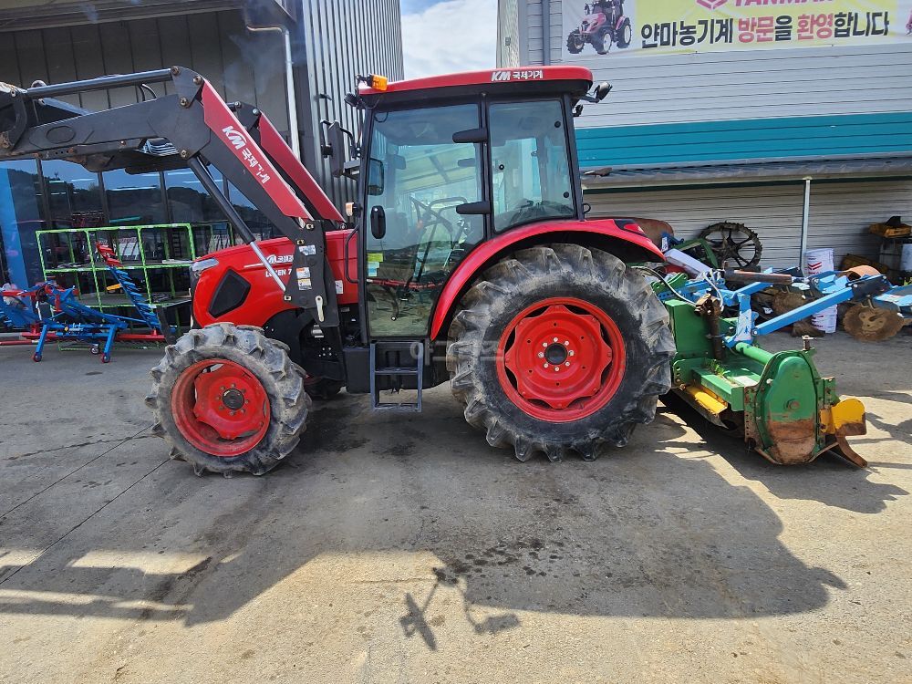 국제 트랙터 LUXEN750 (75마력) 뒤우측면