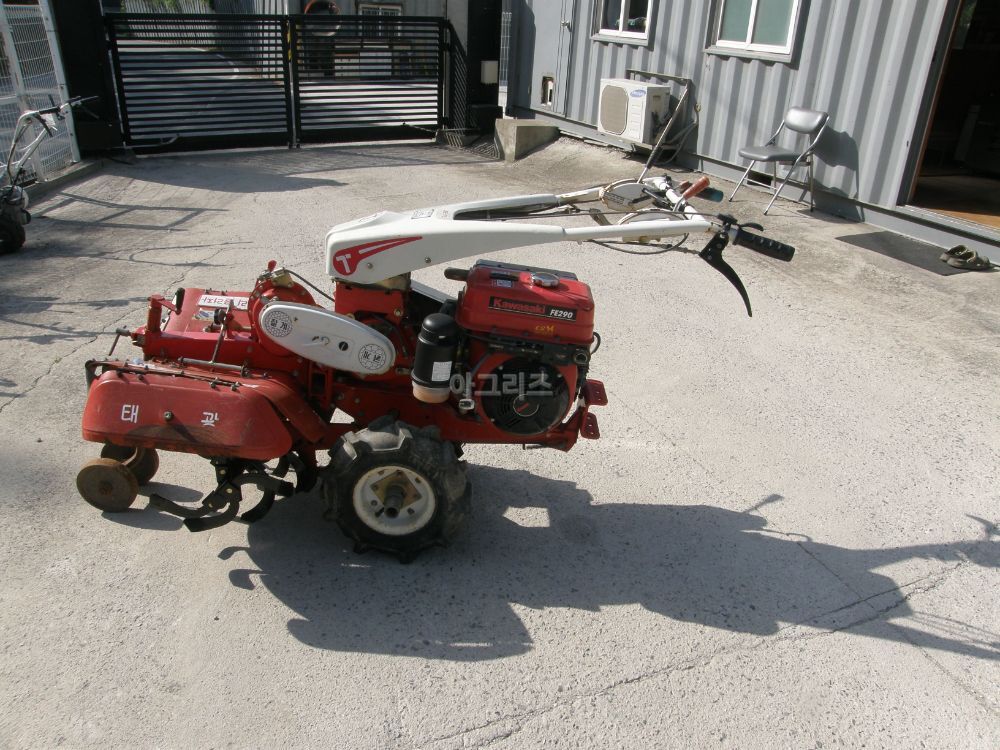  Cultivator FE-290 태광 (9hp) 뒤우측면