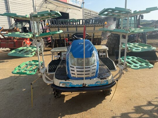 TYM 이앙기 PRO600 (6조식) 앞좌측면