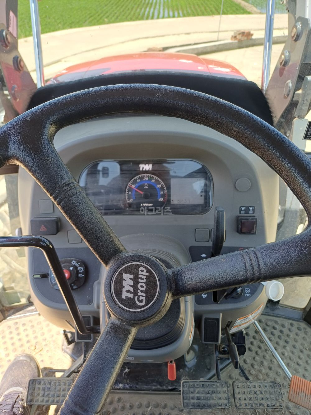 TYM 트랙터 TX68 (68마력) 뒤우측면