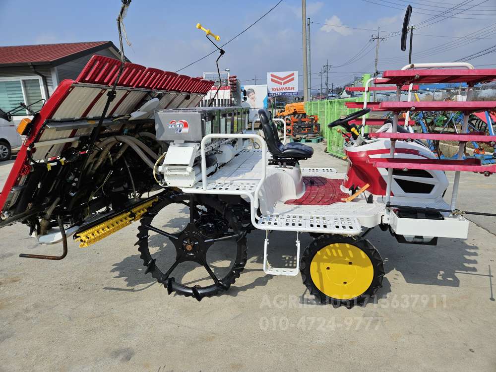 Yanmar Rice transplanter YR8DZT (8Rows) 측면