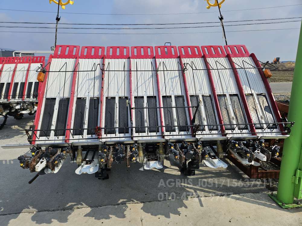 Yanmar Rice transplanter YR8DZT (8Rows) 운전석