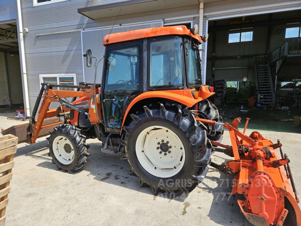 Daedong Tractor D500 (50hp) 측면