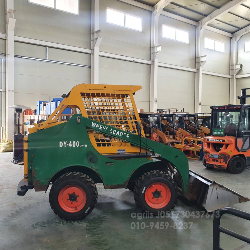  Skid steer loader DY400  뒤우측면