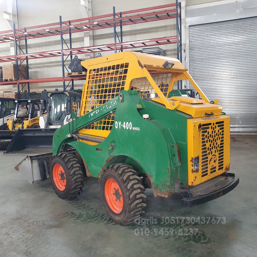  Skid steer loader DY400  측면