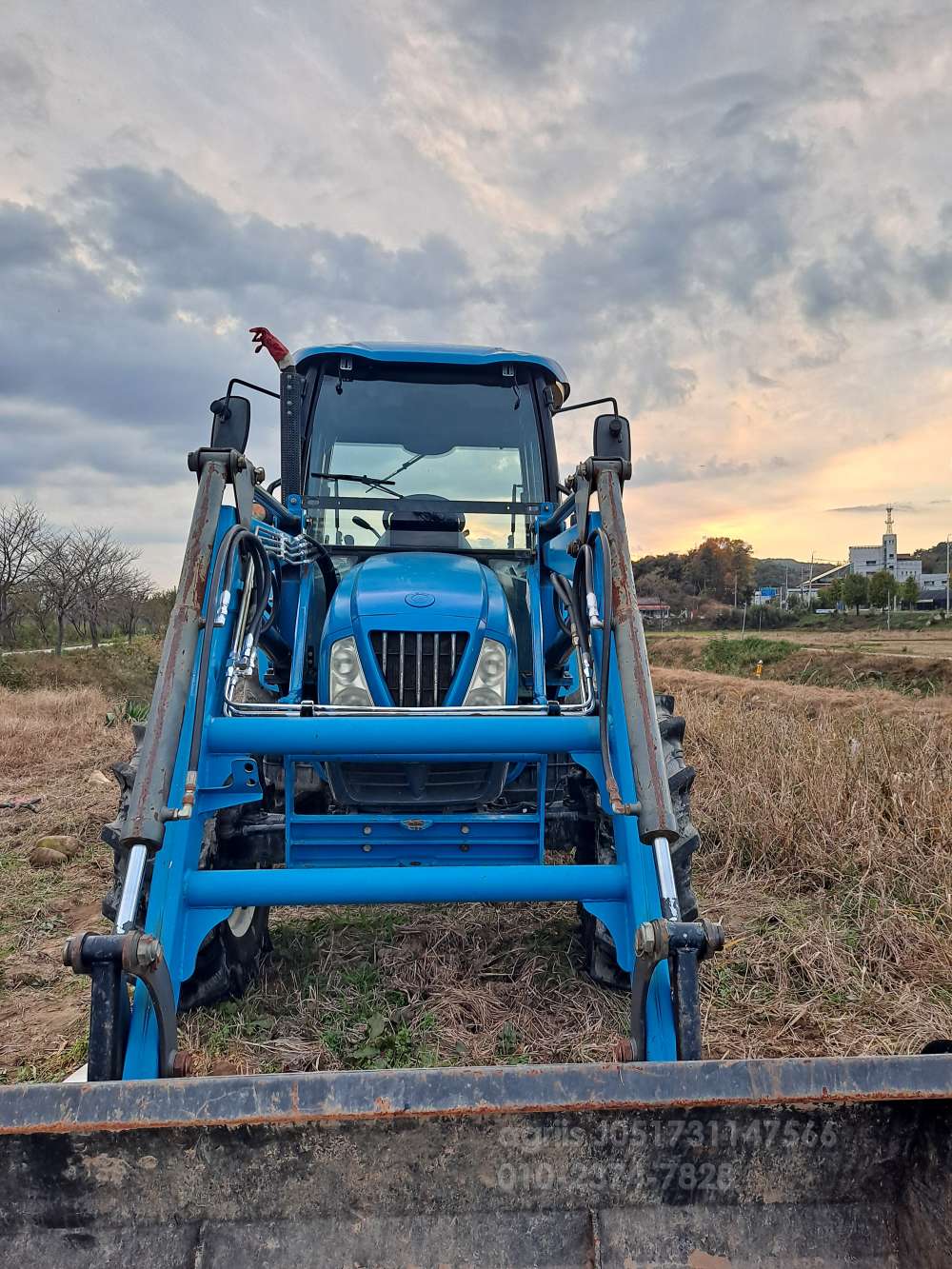 LS Tractor U6030 (60hp) 측면