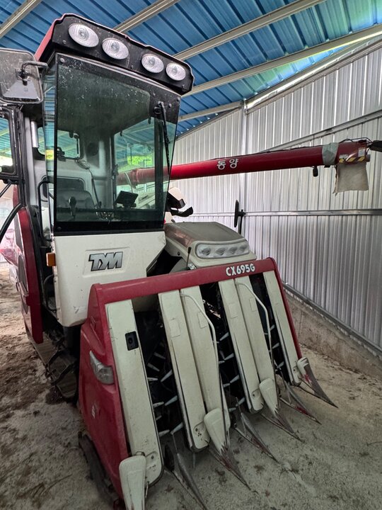 TYM 콤바인 CX695G (6조식) 앞좌측면