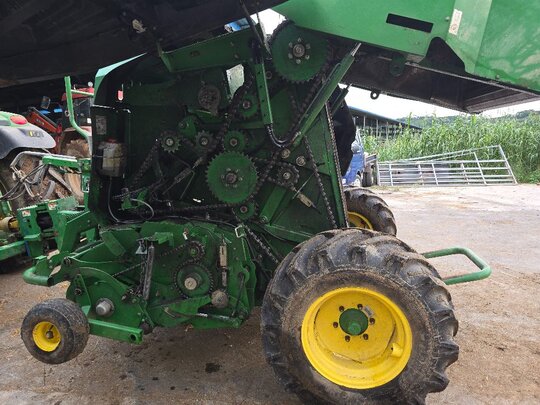 John dee 원형베일러 F441R 앞좌측면