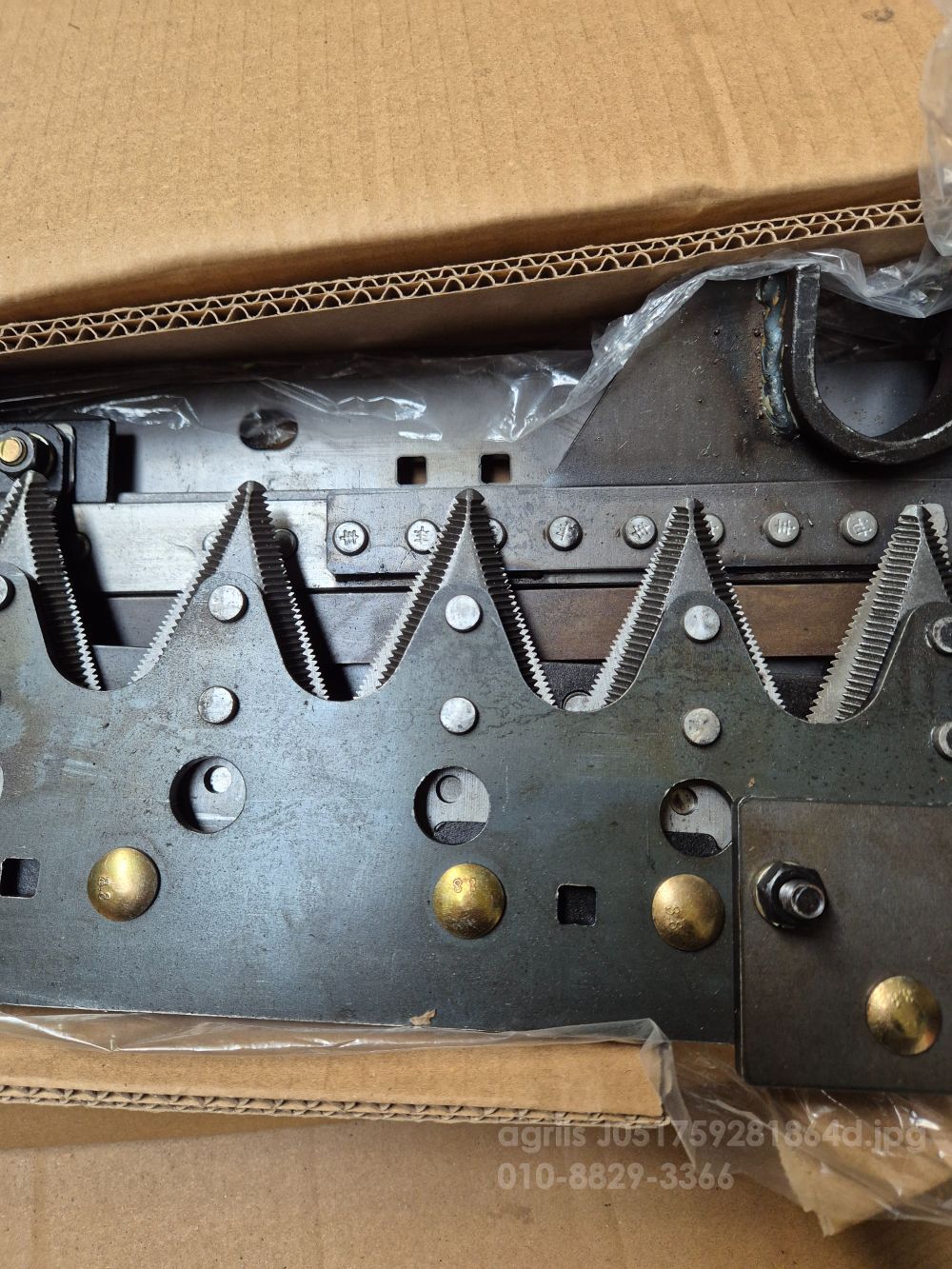 얀마 콤바인 YH6115 (6조식) 뒤우측면