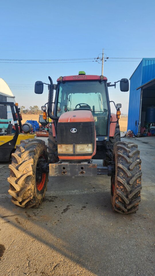 Kubota Tractor M125X (125hp) 앞좌측면