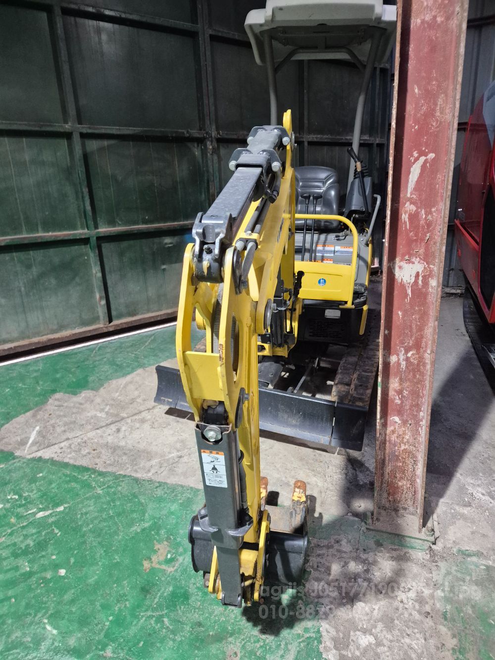 얀마 굴삭기 017 (1.7톤) 뒤우측면
