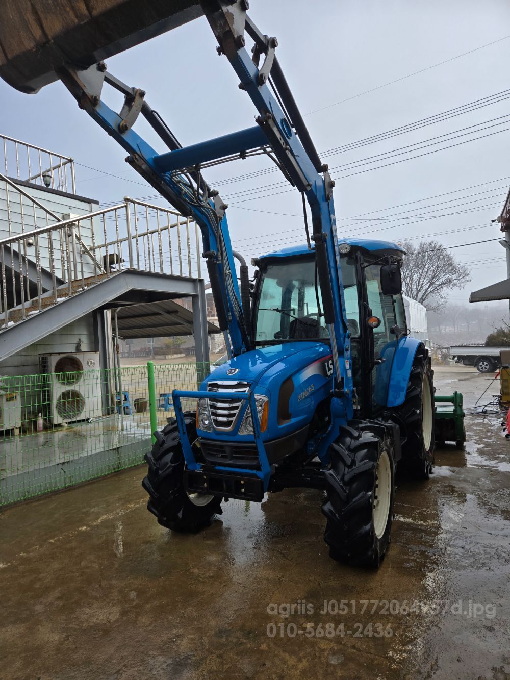 LS 트랙터 XU6163 (63.9마력) 뒤우측면