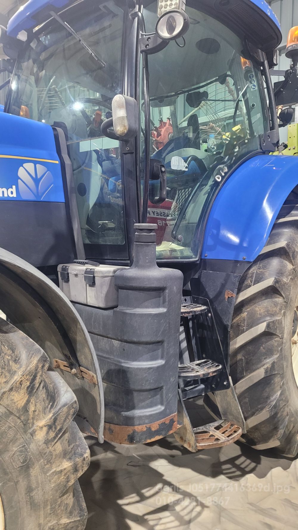 뉴홀랜드 트랙터 T6070 (135마력) 뒤우측면