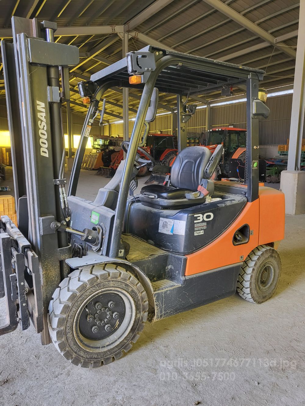  Forklift TIER4 (3톤) 뒤우측면