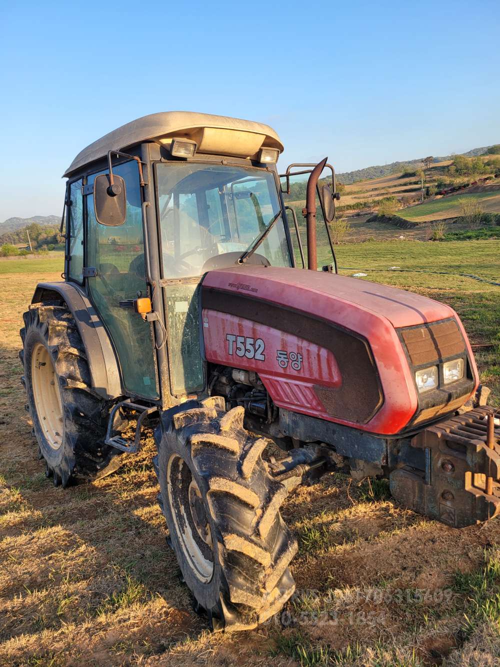 TYM Tractor T552 (55hp) 측면